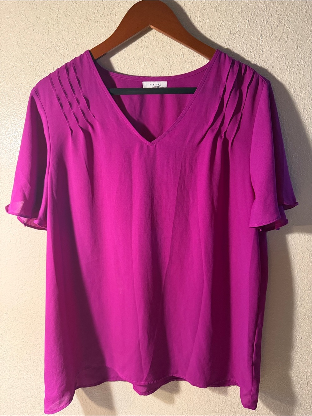 Pleione Women's V-Neck Flutter Sleeve Top in Magenta💕